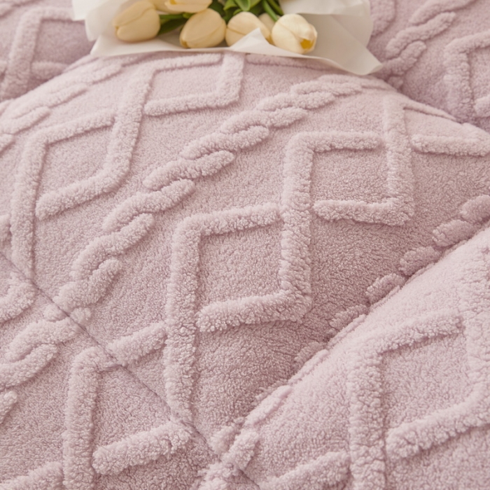 91家纺网 家纺一手货源 找家纺 卡派 2023新款加厚雕花绒宝宝绒塔芙蓉保暖冬被 薰衣紫