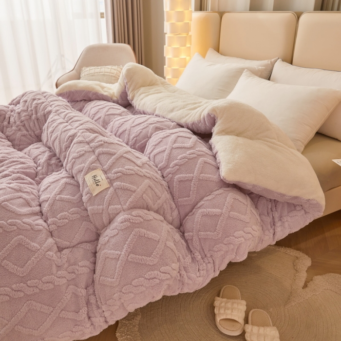 91家纺网 家纺一手货源 找家纺 卡派 2023新款加厚雕花绒宝宝绒塔芙蓉保暖冬被 薰衣紫