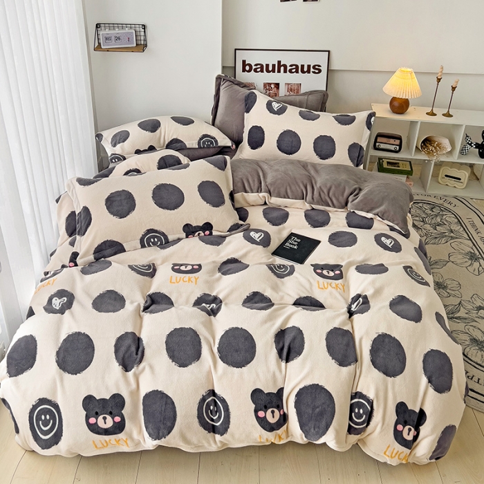 91家纺网 家纺一手货源 找家纺 乐童2024新款吊边款牛奶绒四件套 波点小熊