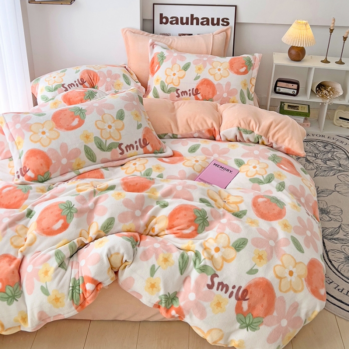 91家纺网 家纺一手货源 找家纺 乐童2024新款吊边款牛奶绒四件套 草莓微笑