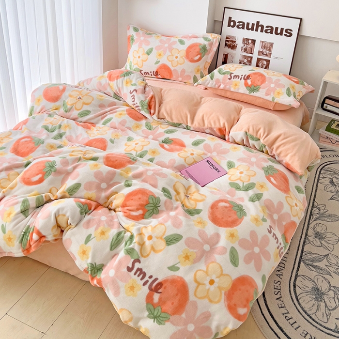 91家纺网 家纺一手货源 找家纺 乐童2024新款吊边款牛奶绒四件套 草莓微笑