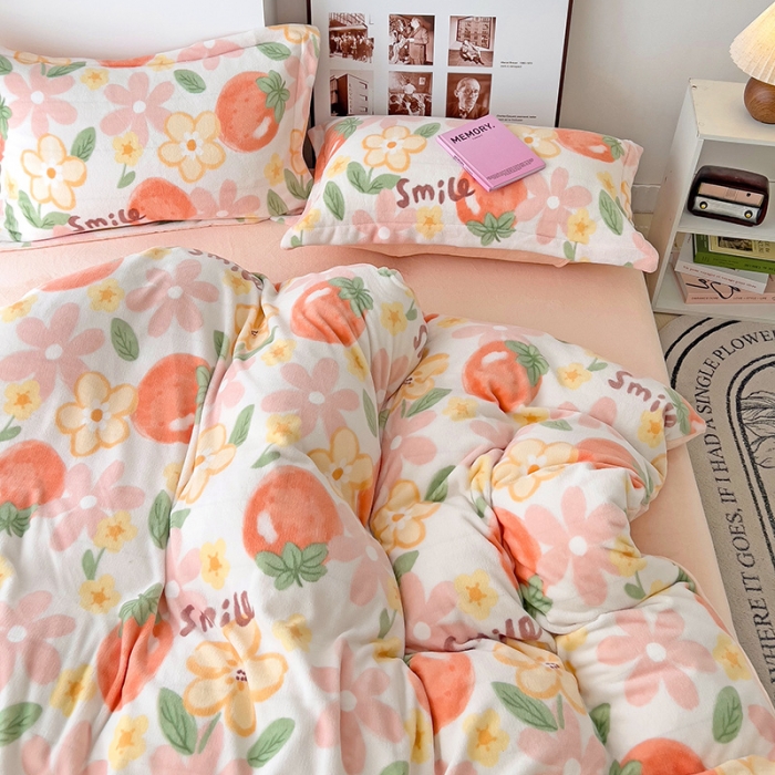 91家纺网 家纺一手货源 找家纺 乐童2024新款吊边款牛奶绒四件套 草莓微笑