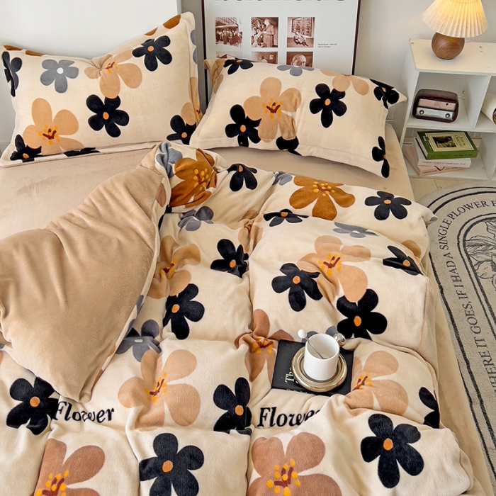 91家纺网 家纺一手货源 找家纺 乐童2024新款吊边款牛奶绒四件套 落樱缤纷