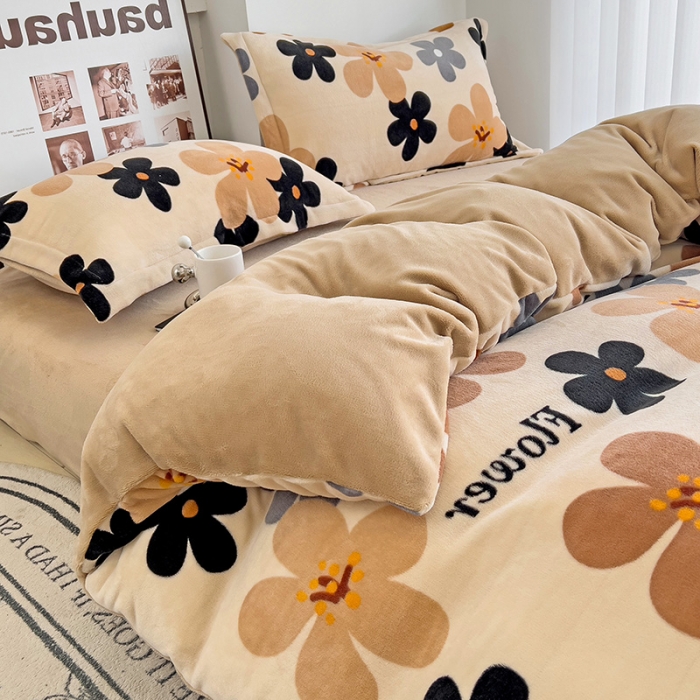 91家纺网 家纺一手货源 找家纺 乐童2024新款吊边款牛奶绒四件套 落樱缤纷