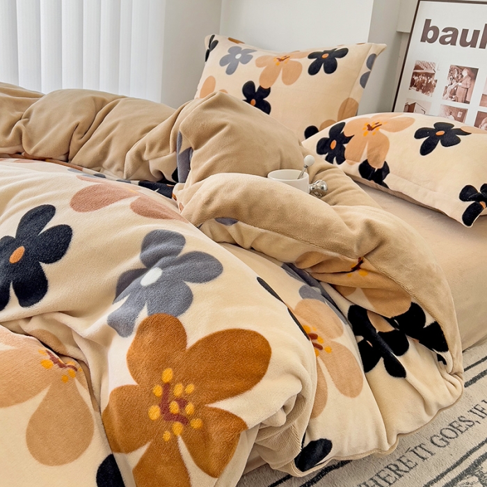 91家纺网 家纺一手货源 找家纺 乐童2024新款吊边款牛奶绒四件套 落樱缤纷