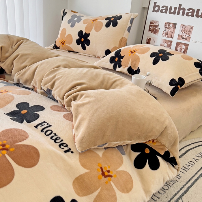 91家纺网 家纺一手货源 找家纺 乐童2024新款吊边款牛奶绒四件套 落樱缤纷