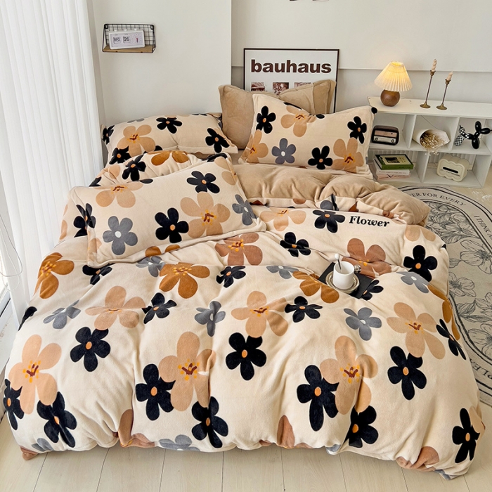 91家纺网 家纺一手货源 找家纺 乐童2024新款吊边款牛奶绒四件套 落樱缤纷