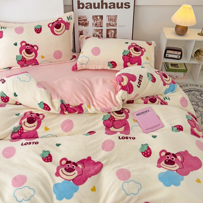 91家纺网 家纺一手货源 找家纺 乐童2024新款吊边款牛奶绒四件套 萌趣熊宝