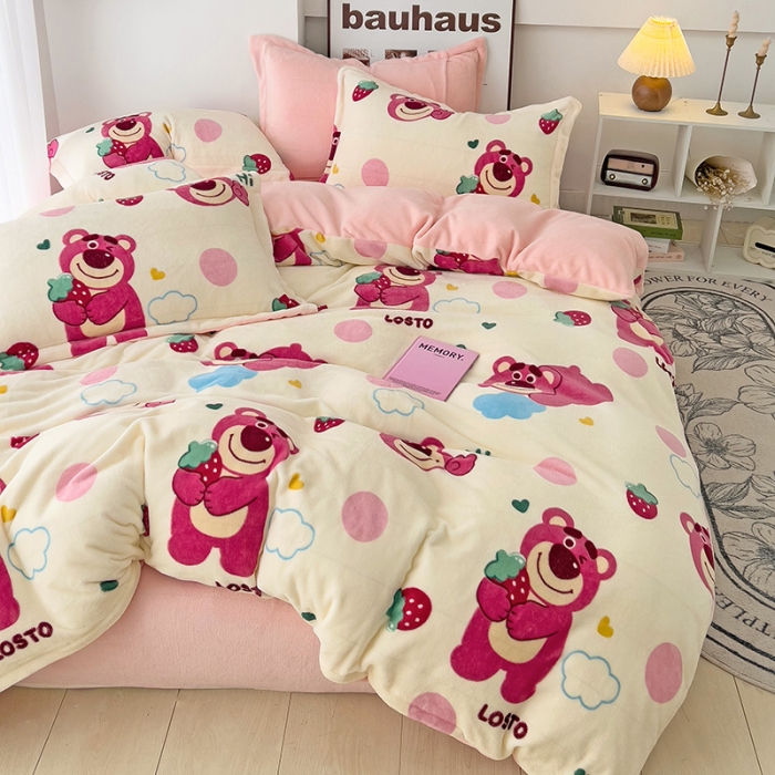 91家纺网 家纺一手货源 找家纺 乐童2024新款吊边款牛奶绒四件套 萌趣熊宝