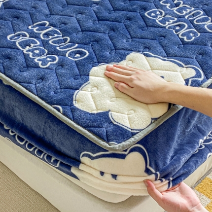 91家纺网 家纺一手货源 找家纺 卡伦家纺  2025新款A类牛奶绒大豆纤维抗菌夹棉床笠25色（总）