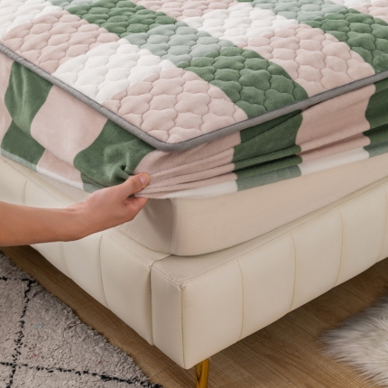 91家纺网 家纺一手货源 找家纺 卡伦家纺  2025新款A类牛奶绒大豆纤维抗菌夹棉床笠25色（总）