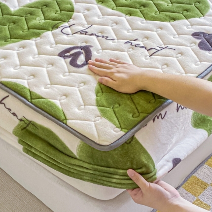 91家纺网 家纺一手货源 找家纺 卡伦家纺  2025新款A类牛奶绒大豆纤维抗菌夹棉床笠25色（总）