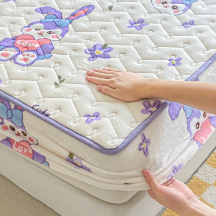 91家纺网 家纺一手货源 找家纺 卡伦家纺  2025新款A类牛奶绒大豆纤维抗菌夹棉床笠25色（总）