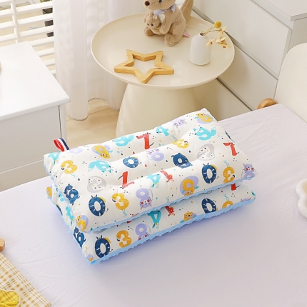 91家纺网 家纺一手货源 找家纺 冬巢 2023新款A类全棉豆豆绒儿童枕头芯纯棉豆豆枕 动物乐园