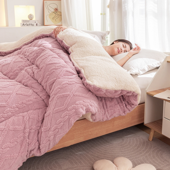 91家纺网 家纺一手货源 找家纺 钰博 2023新款塔芙绒冬被直播爆款绒被子被芯 豆沙粉