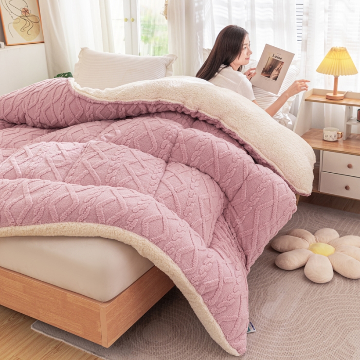 91家纺网 家纺一手货源 找家纺 钰博 2023新款塔芙绒冬被直播爆款绒被子被芯 豆沙粉