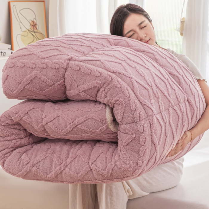 91家纺网 家纺一手货源 找家纺 钰博 2023新款塔芙绒冬被直播爆款绒被子被芯 豆沙粉