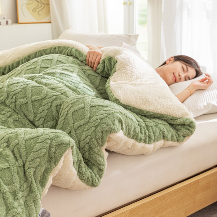 91家纺网 家纺一手货源 找家纺 钰博 2023新款塔芙绒冬被直播爆款绒被子被芯 抹茶绿