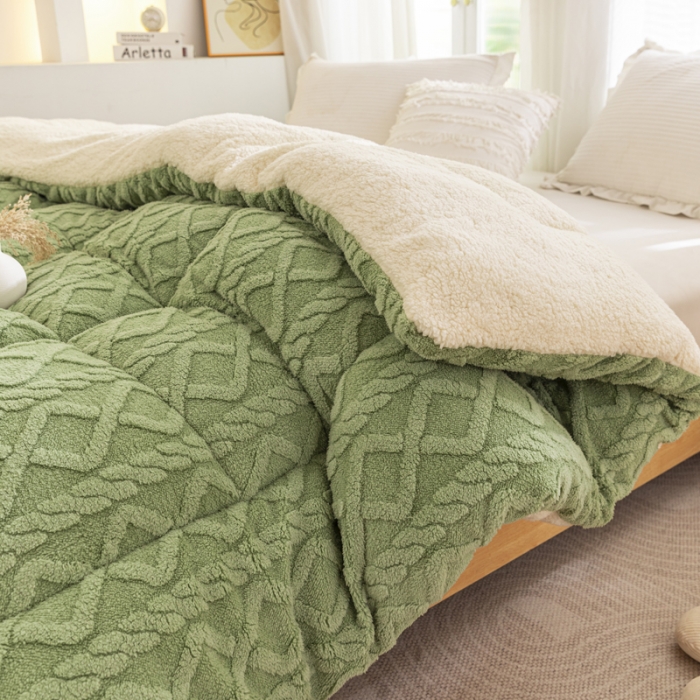 91家纺网 家纺一手货源 找家纺 钰博 2023新款塔芙绒冬被直播爆款绒被子被芯 抹茶绿