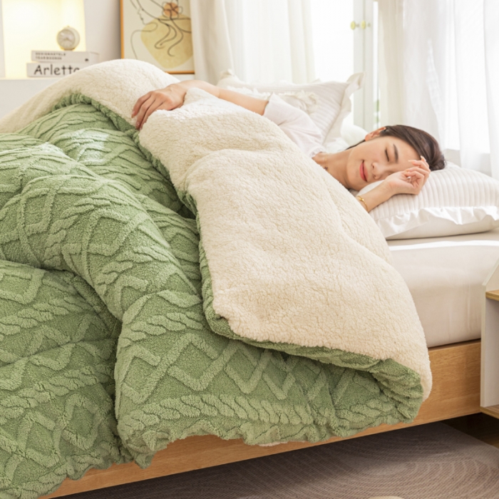 91家纺网 家纺一手货源 找家纺 钰博 2023新款塔芙绒冬被直播爆款绒被子被芯 抹茶绿