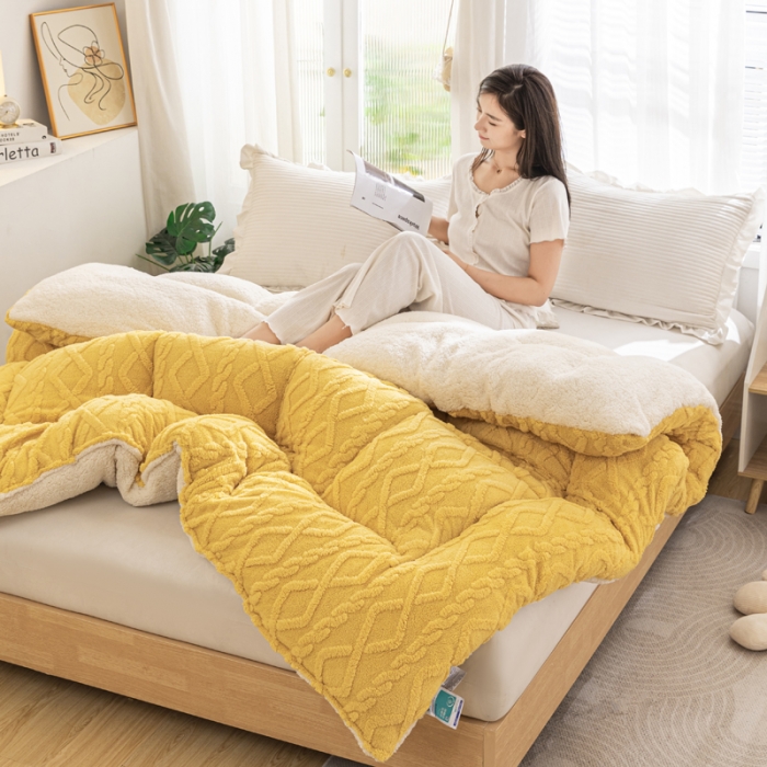 91家纺网 家纺一手货源 找家纺 钰博 2023新款塔芙绒冬被直播爆款绒被子被芯 柠檬黄