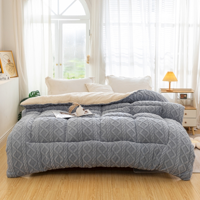 91家纺网 家纺一手货源 找家纺 钰博 2023新款塔芙绒冬被直播爆款绒被子被芯 浅浅灰