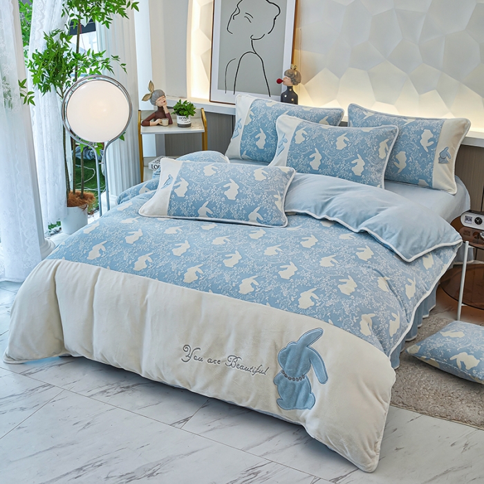 91家纺网 家纺一手货源 找家纺 凤杰 2023新款贴布刺绣牛奶绒四件套 吉祥兔系列 吉祥兔 蓝