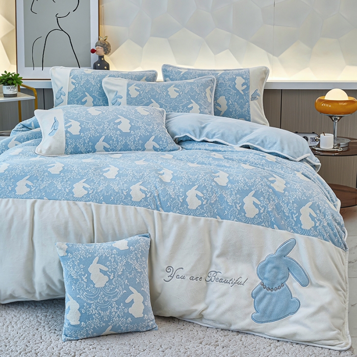 91家纺网 家纺一手货源 找家纺 凤杰 2023新款贴布刺绣牛奶绒四件套 吉祥兔系列 吉祥兔 蓝