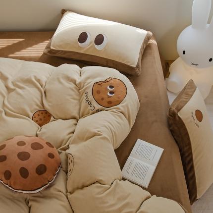 91家纺网 家纺一手货源 找家纺 塔塔 2025新款高克牛奶绒刺绣拼边四件套 曲奇饼干（赠送高级拎袋）