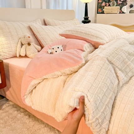 91家纺网 家纺一手货源 找家纺 （总）经年 2025新款兔兔绒牛奶绒方形四件套