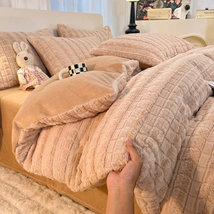 91家纺网 家纺一手货源 找家纺 （总）经年 2025新款兔兔绒牛奶绒方形四件套