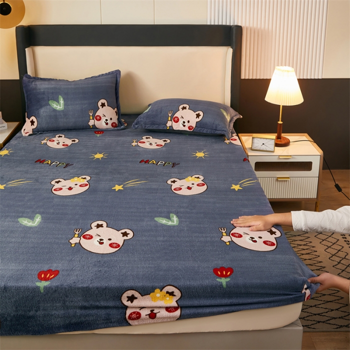 91家纺网 家纺一手货源 找家纺 牛奶绒加厚床笠法兰绒床罩套珊瑚绒床垫保护套防滑固定全包床单呆萌熊