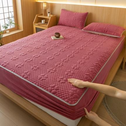 91家纺网 家纺一手货源 找家纺 给笠2023新款A类夹棉牛奶绒床笠三件套 花漫系列 牛奶绒-花漫西瓜红