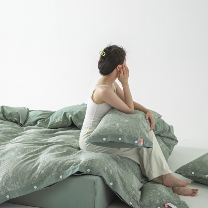 91家纺网 家纺一手货源 找家纺 安莱生活 2023简约花妍缤纷拼边四件套图1 缤纷花妍灰绿