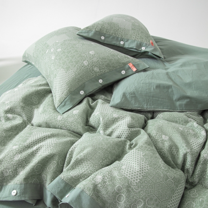 91家纺网 家纺一手货源 找家纺 安莱生活 2023简约花妍缤纷拼边四件套图1 缤纷花妍灰绿