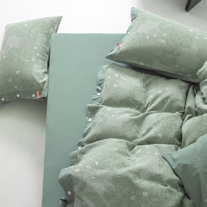 91家纺网 家纺一手货源 找家纺 安莱生活 2023简约花妍缤纷拼边四件套图1 缤纷花妍灰绿