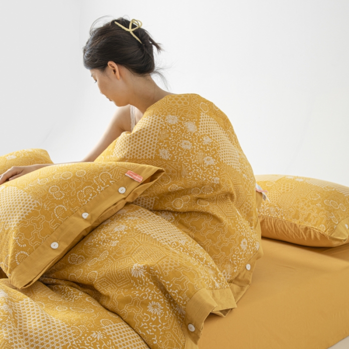 91家纺网 家纺一手货源 找家纺 安莱生活 2023简约花妍缤纷拼边四件套图1 缤纷花妍姜黄