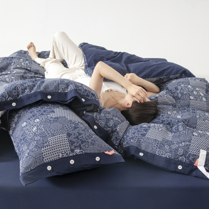 91家纺网 家纺一手货源 找家纺 安莱生活 2023简约花妍缤纷拼边四件套图1 缤纷花妍深蓝