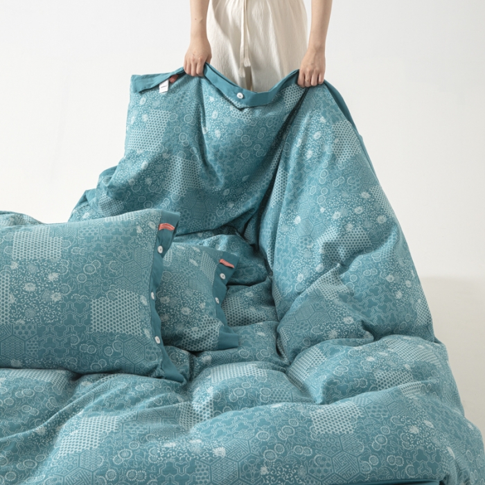 91家纺网 家纺一手货源 找家纺 安莱生活 2023简约花妍缤纷拼边四件套图1 缤纷花妍雾蓝