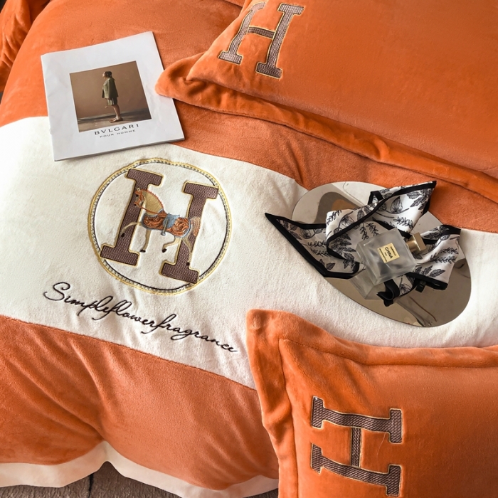 91家纺网 家纺一手货源 找家纺 （总）230克牛奶绒拼接刺绣四件套艾琳系列大牌刺绣四件套