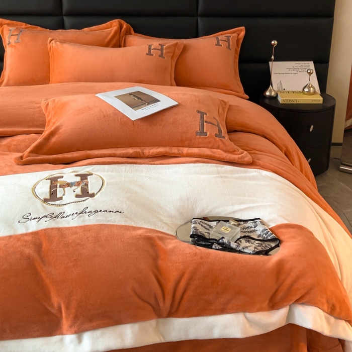 91家纺网 家纺一手货源 找家纺 （总）230克牛奶绒拼接刺绣四件套艾琳系列大牌刺绣四件套