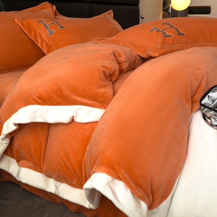 91家纺网 家纺一手货源 找家纺 230克牛奶绒拼接刺绣四件套艾琳系列大牌刺绣四件套 暖橘