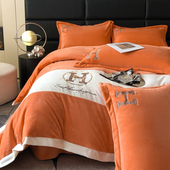 91家纺网 家纺一手货源 找家纺 230克牛奶绒拼接刺绣四件套艾琳系列大牌刺绣四件套 暖橘