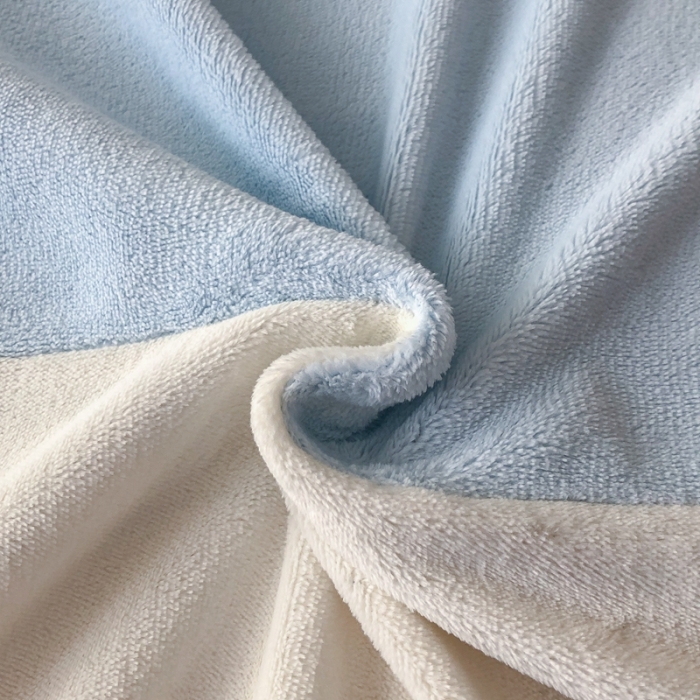 91家纺网 家纺一手货源 找家纺 230克牛奶绒拼接刺绣四件套艾琳系列大牌刺绣四件套 浅蓝