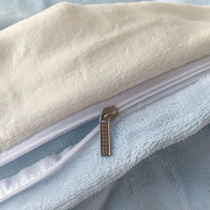 91家纺网 家纺一手货源 找家纺 230克牛奶绒拼接刺绣四件套艾琳系列大牌刺绣四件套 浅蓝