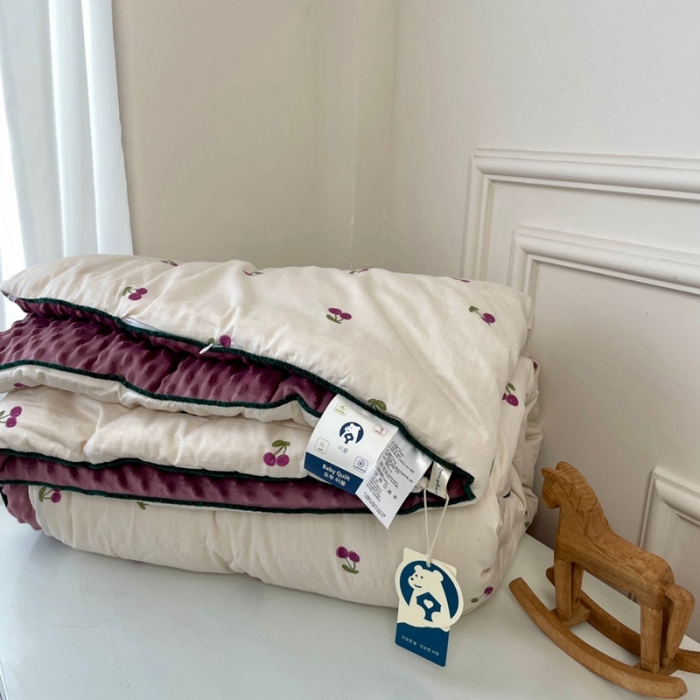 91家纺网 家纺一手货源 找家纺 源启生活 2023新款韩国小熊双人全棉豆豆四季被 车厘子