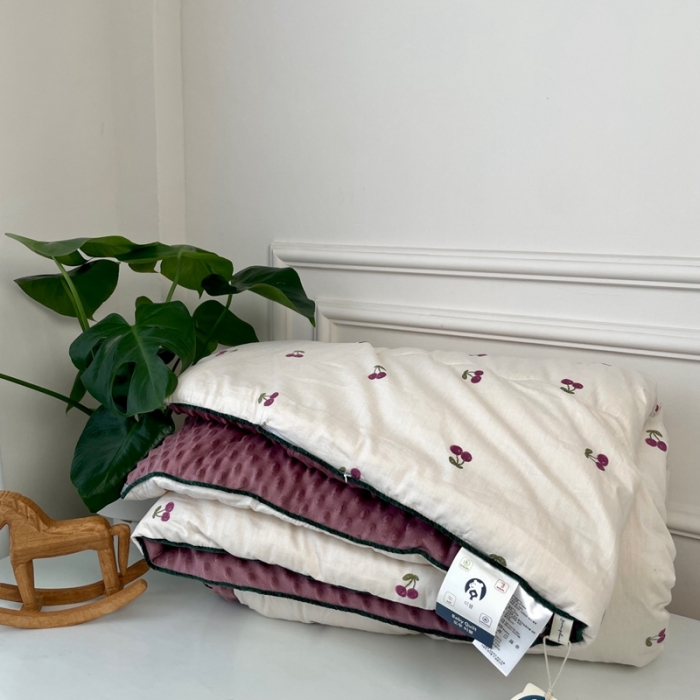 91家纺网 家纺一手货源 找家纺 源启生活 2023新款韩国小熊双人全棉豆豆四季被 车厘子