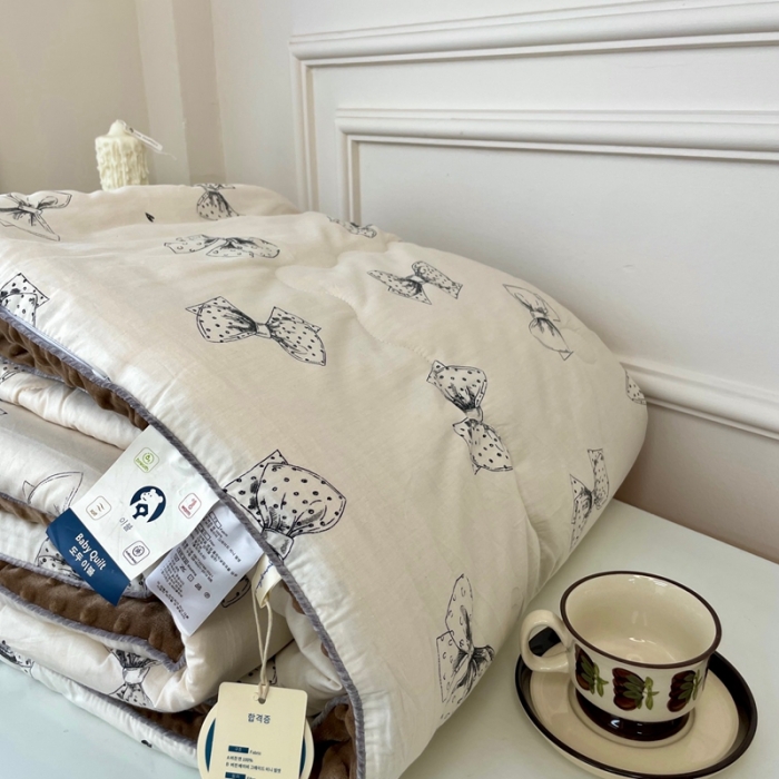 91家纺网 家纺一手货源 找家纺 源启生活 2023新款韩国小熊双人全棉豆豆四季被 精灵舞会