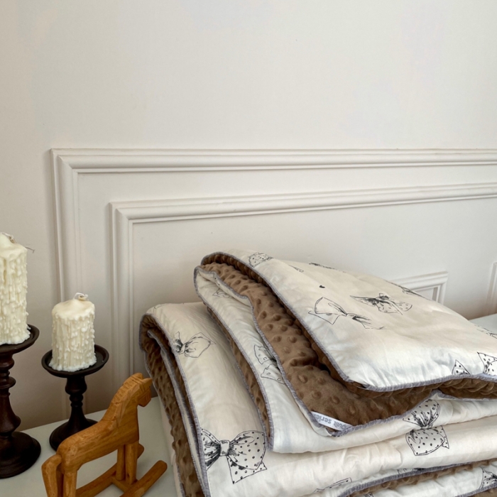 91家纺网 家纺一手货源 找家纺 源启生活 2023新款韩国小熊双人全棉豆豆四季被 精灵舞会