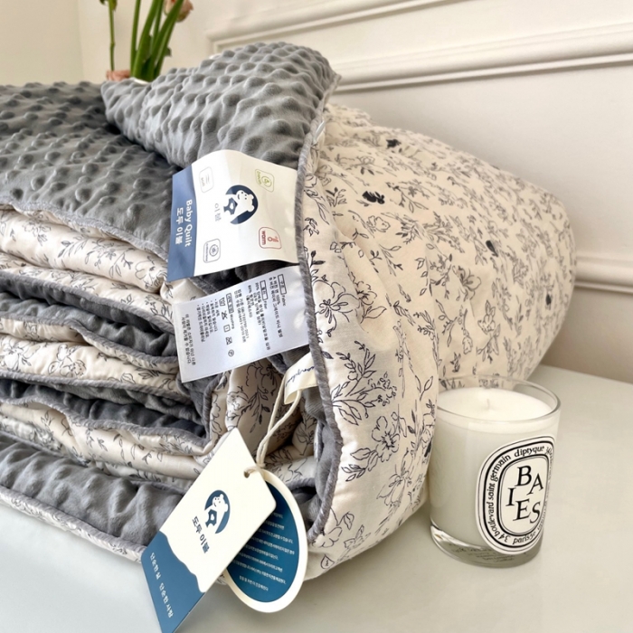 91家纺网 家纺一手货源 找家纺 源启生活 2023新款韩国小熊双人全棉豆豆四季被 莱茵河畔